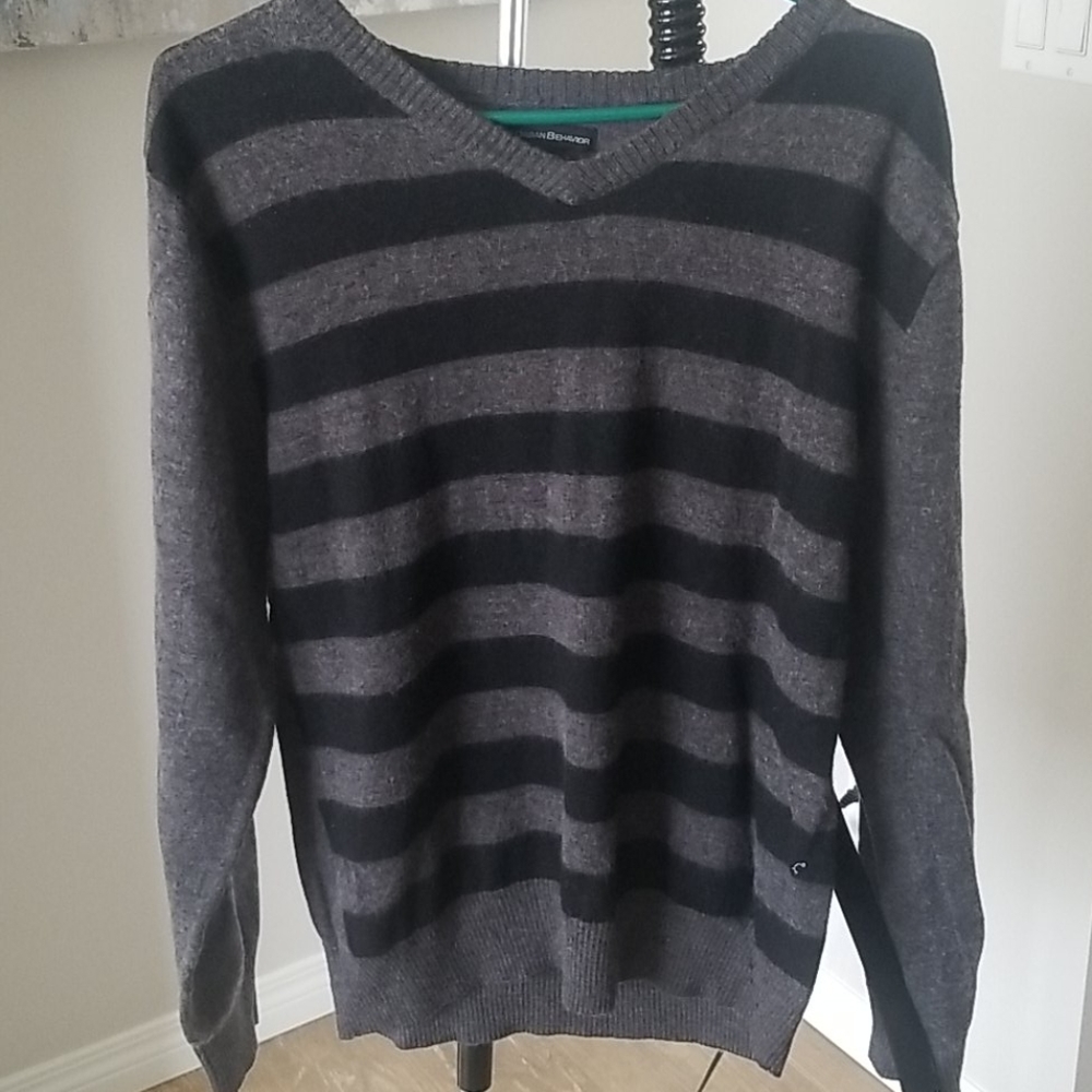 V neck sweater